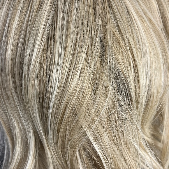 Belle Tress Laguna Beach Wig Crushed Almond Blonde R - Picture 4 of 6